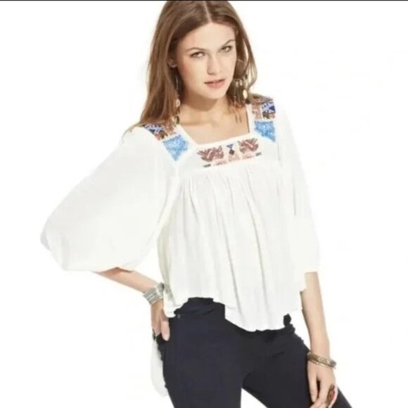 🎉😀CLEARANCE SALE!!!😀🎉 FREE PEOPLE Free Bird Embroidered Hi Lo Peasant Top - Picture 1 of 10